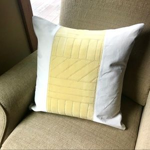 HP☀️ V RUGS & HOME Velvet Down Accent Throw Pillow